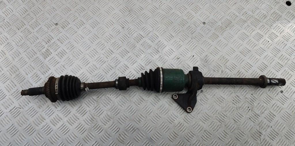 полуось передняя правая (приводной вал, ШРУС) Mazda 6 GG 2002, 2.0 л., бензин, АКПП, серый, хетчбэк 5 дв. - фото №1