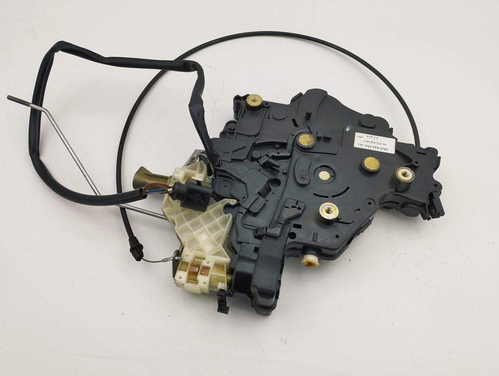 замок двери сдвижной Volkswagen Caddy 2006, 2.0 л., бензин, МКПП, красный, фургон, 2K0843654AG