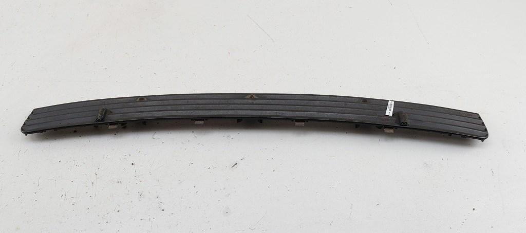 решетка капота Volkswagen Transporter T4 1996, 2.4 л., дизель, МКПП, красный, микроавтобус, 701819103 - фото №1
