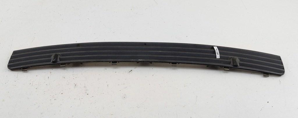 решетка капота Volkswagen Transporter T4 1992, 2.4 л., дизель, МКПП, белый, микроавтобус, 701819103 - фото №1