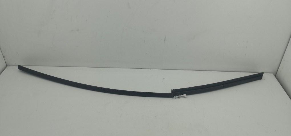 молдинг лобового стекла Toyota RAV4 XA30 2006, 2.2 л., дизель, МКПП, чёрный, внедорожник 5 дв.