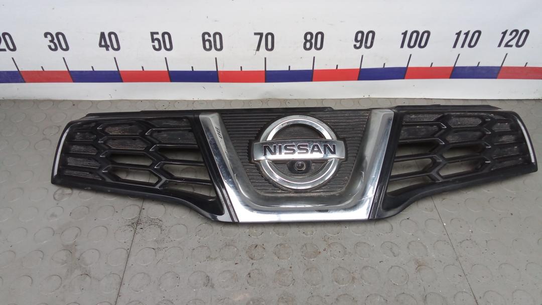 решетка радиатора Nissan Qashqai 2 поколение 2013, 1.6 л., дизель, МКПП, внедорожник 5 дв. - фото №1