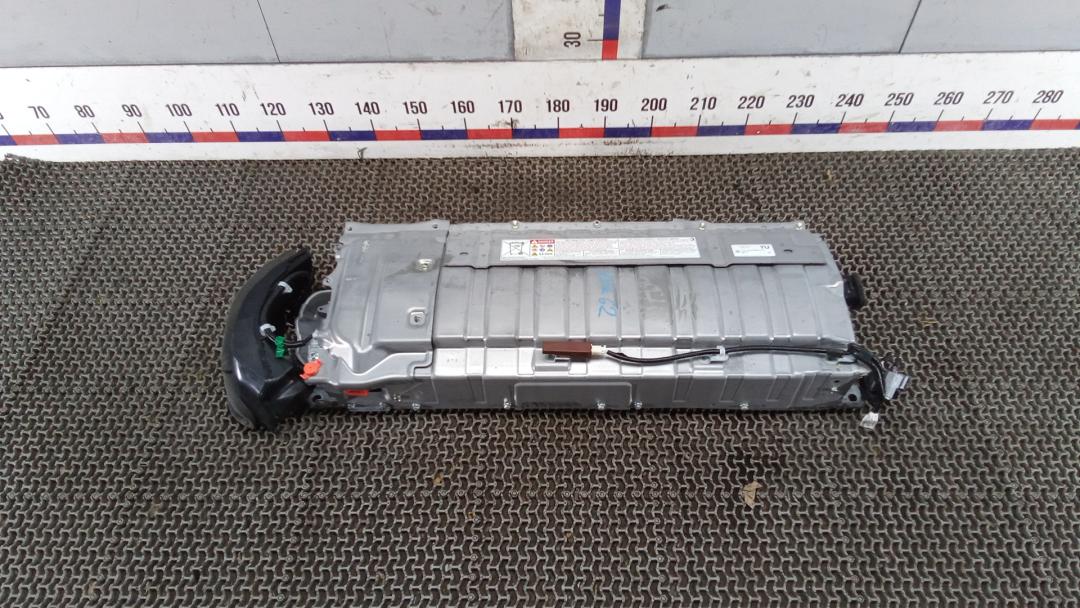 аккумулятор (AKБ) Toyota RAV4 5 поколение (XA50) 2021, 2.5 л., бензин, АКПП, внедорожник 5 дв. - фото №1
