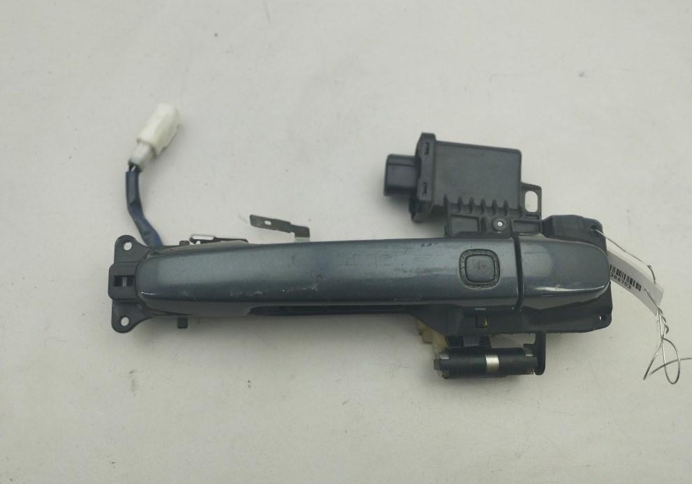 ручка наружная передняя правая Toyota RAV4 XA30 2006, 2.2 л., дизель, МКПП, чёрный, внедорожник 5 дв. - фото №1
