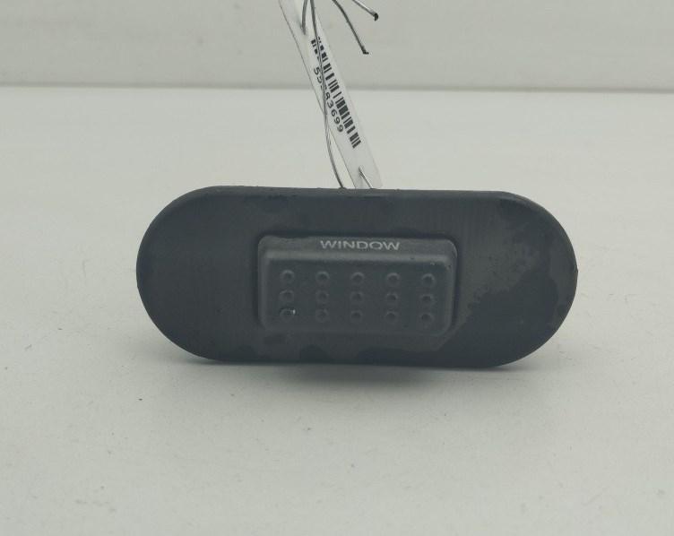 кнопка открытия багажника Hyundai Santa Fe 2001, 2.0 л., дизель, МКПП, коричневый, внедорожник 5 дв.