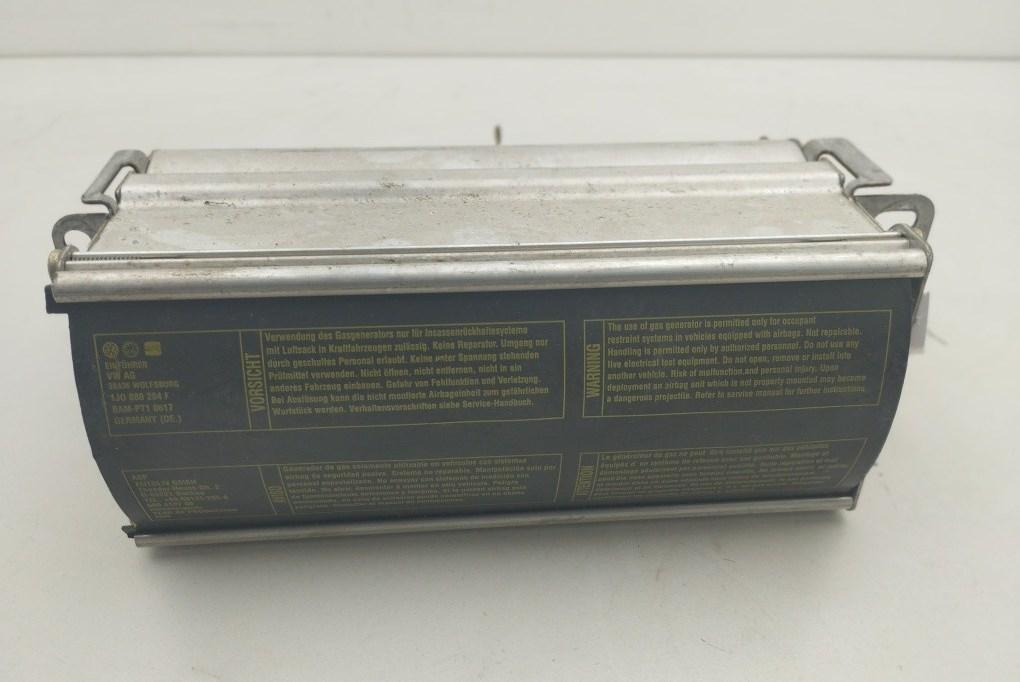 подушка безопасности пассажира Volkswagen Bora 2001, 2.0 л., бензин, МКПП, серый, седан, 1J0880204K