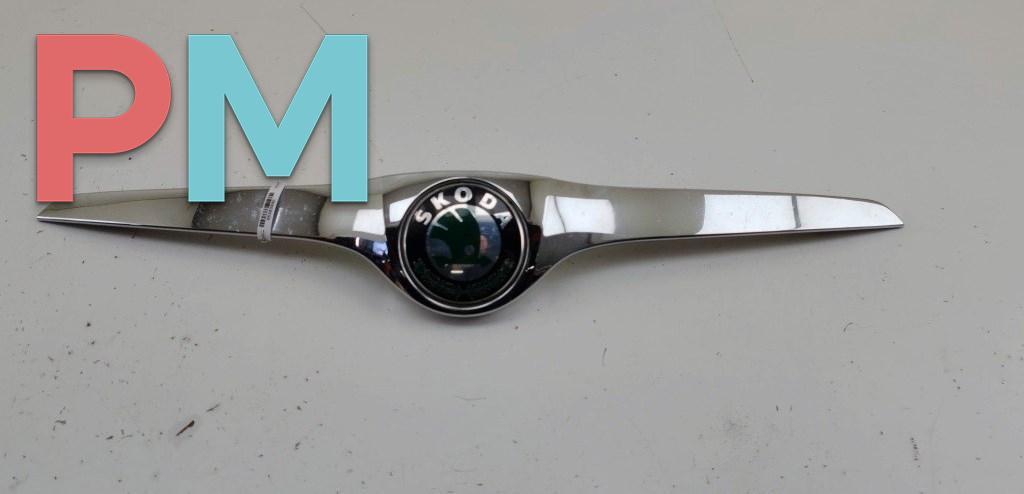 решетка радиатора Skoda Fabia 2 поколение (5J) 2009, чёрный, универсал, 5J0853633 - фото №1