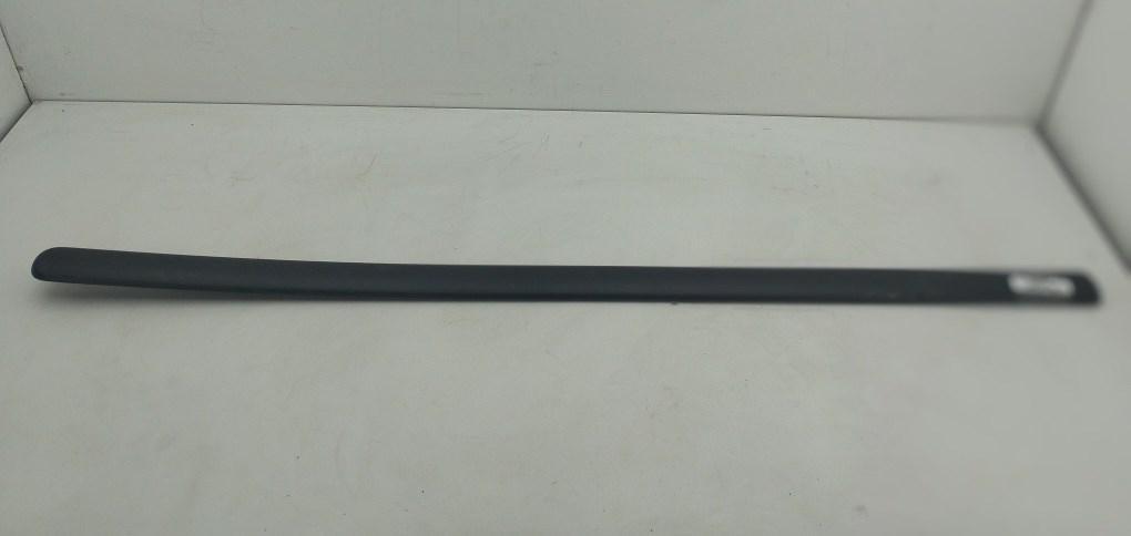 молдинг двери передней правой Volkswagen Caddy 2006, 2.0 л., бензин, МКПП, красный, фургон, 2K0853516C