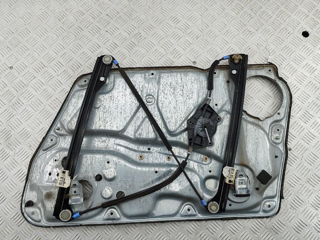 стеклоподъемник электрический передний левый Volkswagen Passat B5 1997, 1.8 л., бензин, МКПП, чёрный, универсал, 3B4837751BA - фото №1