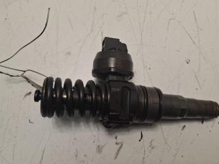 форсунка Volkswagen Passat B6 2007, 2.0 л., дизель, МКПП, синий, универсал, 038130073BQ