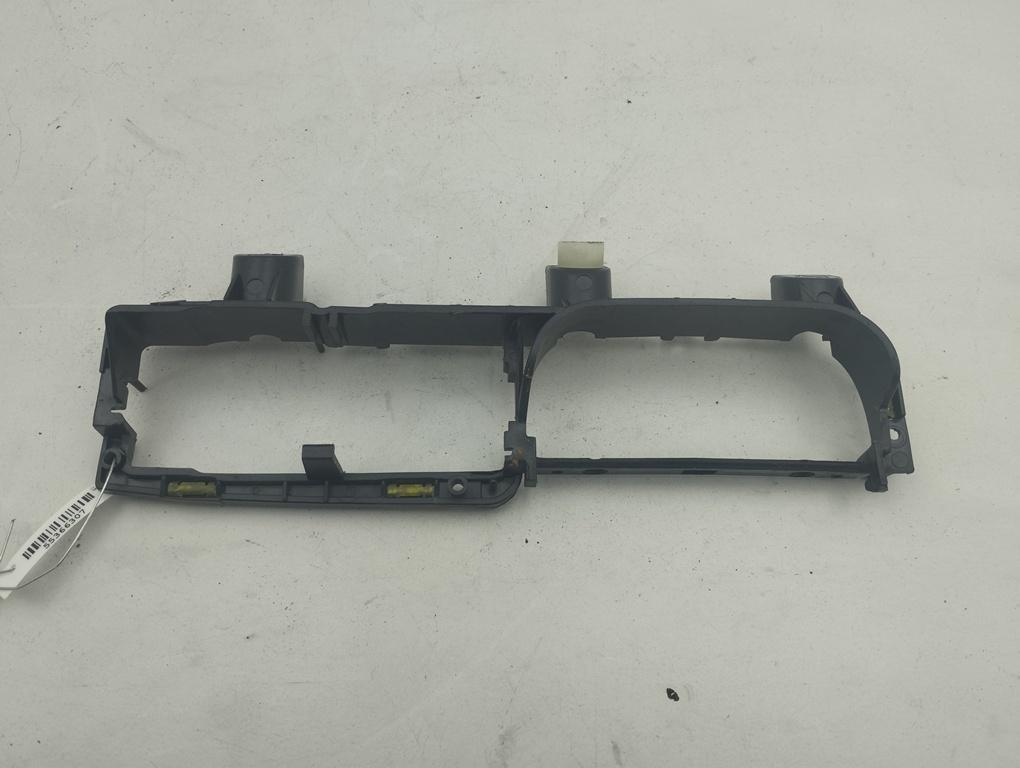 Корпус (держатель) ручки двери передней левой Skoda Octavia mk1 (A4 1U) 2004, 2.0 л., бензин, МКПП, серый, универсал, 3B1867179C