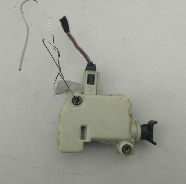 активатор замка багажника Volkswagen Bora 2000, 1.9 л., дизель, МКПП, зелёный, универсал, 3B5827061B