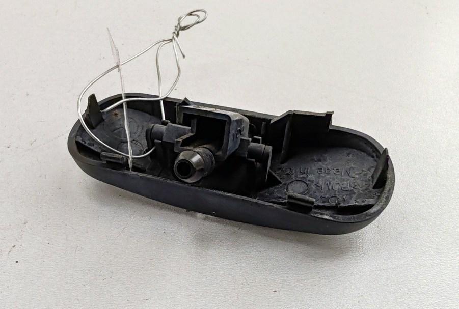 форсунка омывателя лобового стекла Volkswagen Touran 2003, 1.6 л., бензин, МКПП, серый, минивэн, 1T0955985