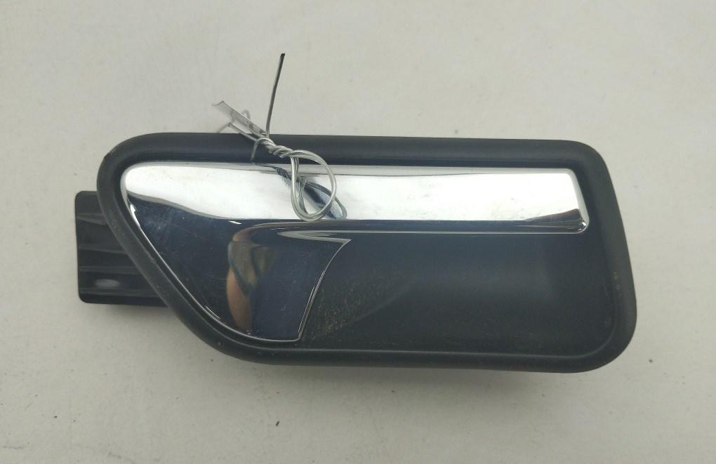 ручка внутренняя передняя правая Volkswagen Caddy 2006, 2.0 л., бензин, МКПП, красный, фургон, 1T1837114B