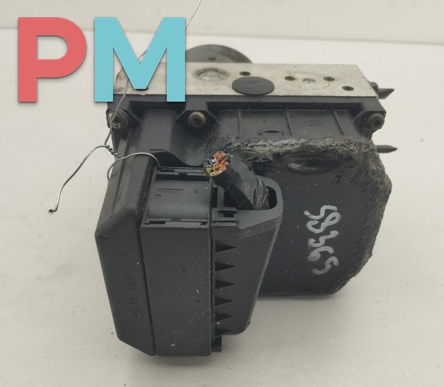 блок ABS BMW 5 серия E39 1999, 2.0 л., бензин, МКПП, серый, седан, 0265900001, 6750383 - фото №1