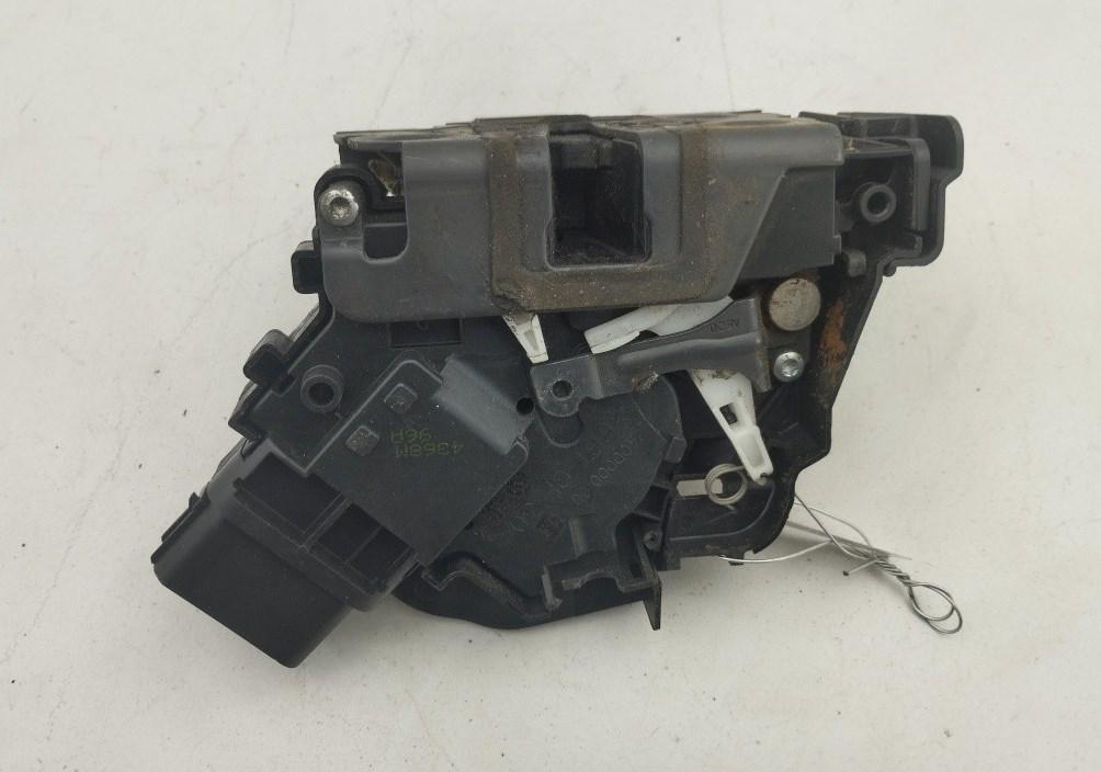 замок двери передней левой Ford Focus II 2008, 2.0 л., дизель, АКПП, серый, универсал, 3M5AR21813ET - фото №1
