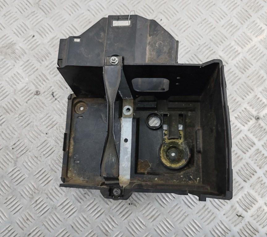 Кожух аккумулятора (короб АКБ) Ford Focus 2 поколение 2005, 1.6 л., i, бензин, МКПП, чёрный, хетчбэк 5 дв., 3M5110723A - фото №1