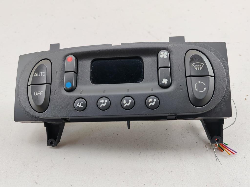 блок управления печки / климат-контроля Renault Scenic I 2001, 1.6 л., бензин, МКПП, зелёный, минивэн, 7700435401