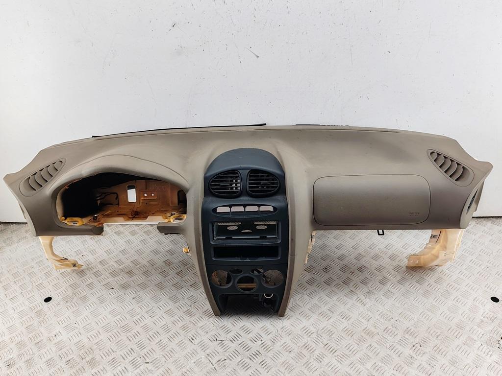 панель передняя салона (торпедо) Hyundai Santa Fe 2001, 2.0 л., дизель, МКПП, коричневый, внедорожник 5 дв.