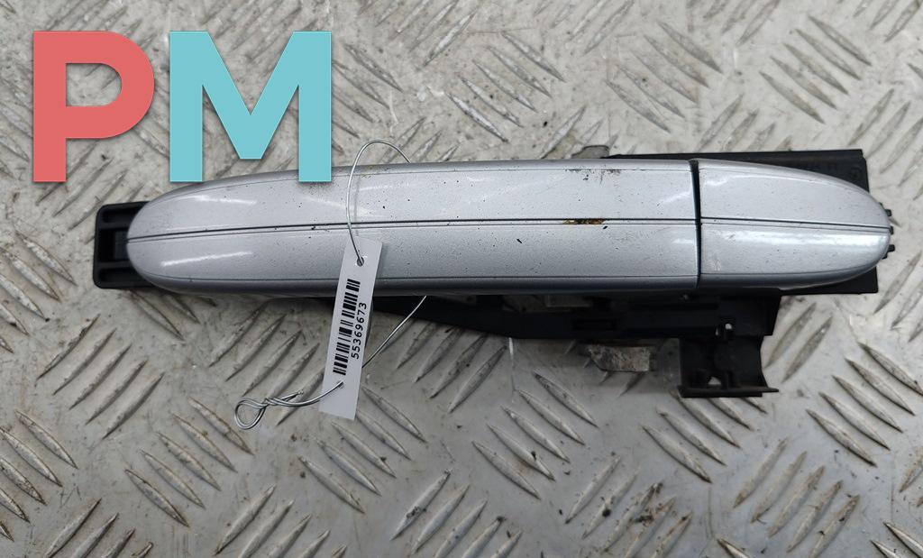 ручка наружная задняя левая Ford Galaxy 2 поколение 2006, 2.0 л., дизель, МКПП, серый, минивэн, 8M21U266B23 - фото №1