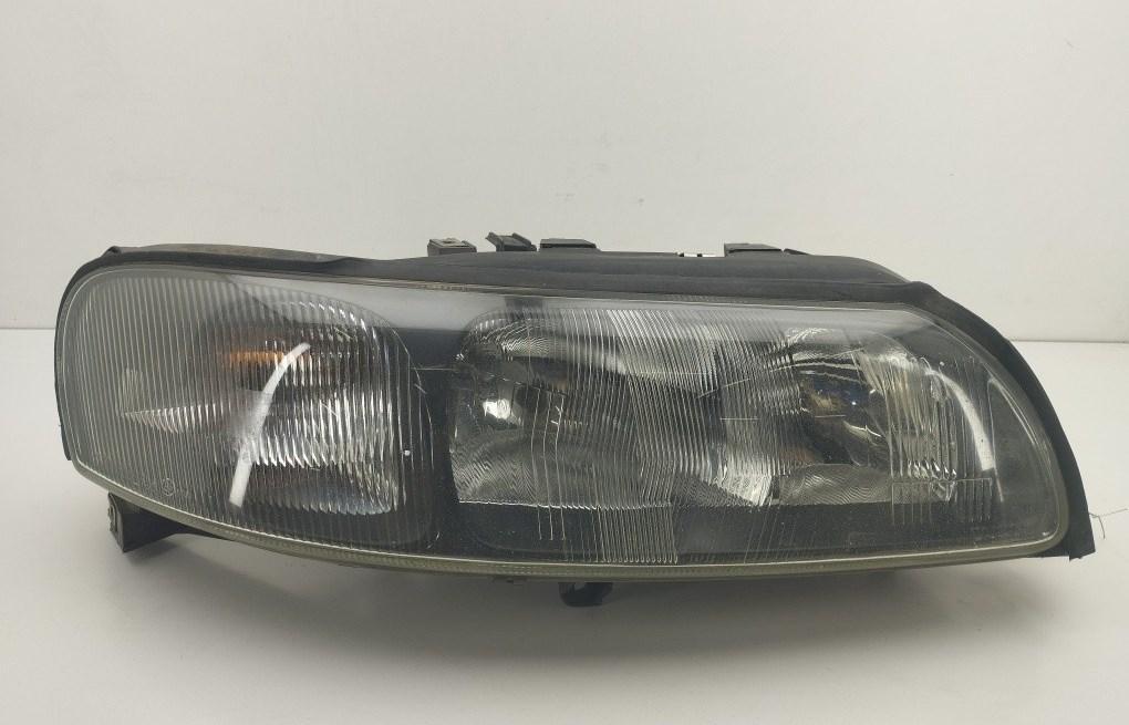фара правая Volvo V70 2 поколение 2001, 2.3 л., бензин, АКПП, чёрный, универсал, 8693568 - фото №1