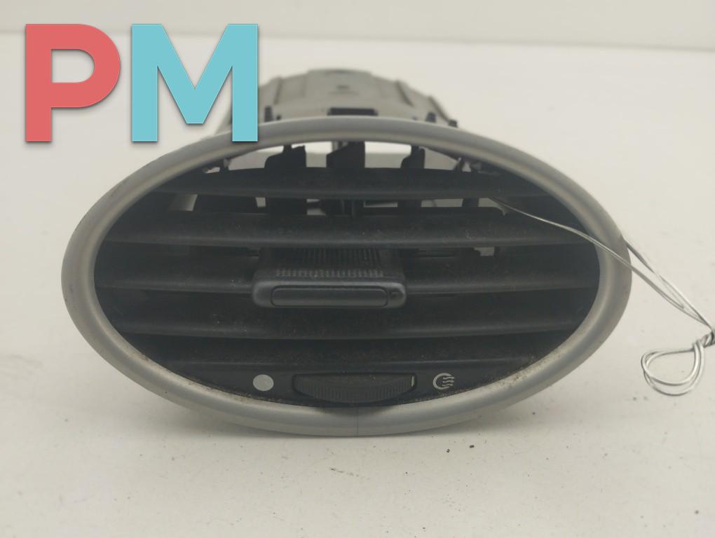 дефлектор обдува салона Ford Focus 2 поколение 2005, 1.6 л., i, бензин, МКПП, чёрный, хетчбэк 5 дв., 4M51A041L21AD - фото №1