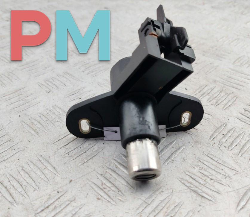 кнопка открытия багажника Opel Astra G 1999, 1.6 л., бензин, МКПП, серый, универсал, 791400011 - фото №1