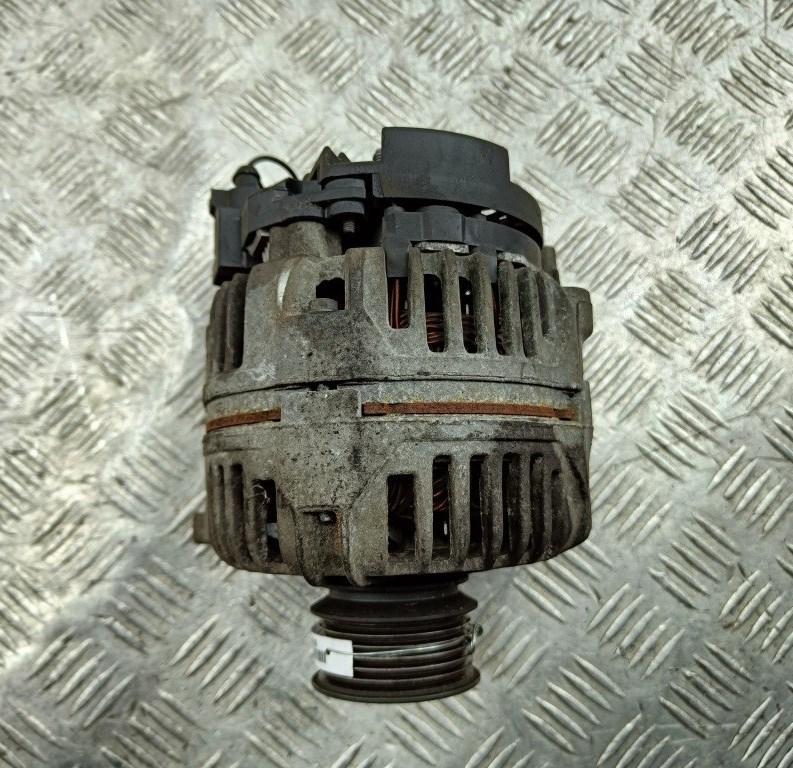 генератор Volkswagen Golf 4 поколение 2001, 1.6 л., бензин, МКПП, серый, универсал, 028903028D - фото №1
