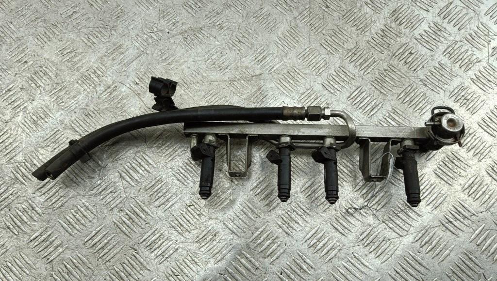 Форсунка топливная (комплект) Volkswagen Passat B5+ (GP) 2003, 1.6 л., бензин, МКПП, чёрный, универсал, 06B133551Q