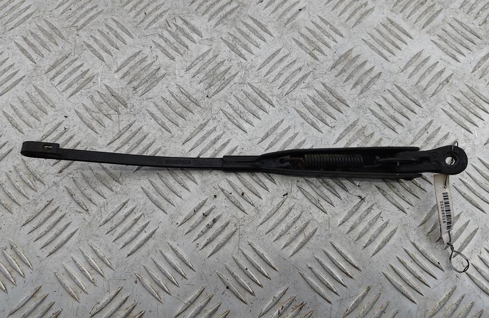 Щеткодержатель (поводок стеклоочистителя) задний Opel Omega B 2003, 2.2 л., дизель, МКПП, серый, универсал, 90457809