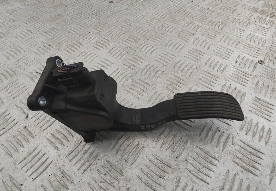 педаль Mercedes-Benz Vito 2008, 2.2 л., дизель, МКПП, белый, микроавтобус, 9063000304