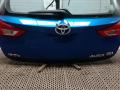 крышка багажника Toyota Auris 2 поколение 2013, 1.8 л., гибрид, МКПП, хетчбэк 5 дв. - фото №2