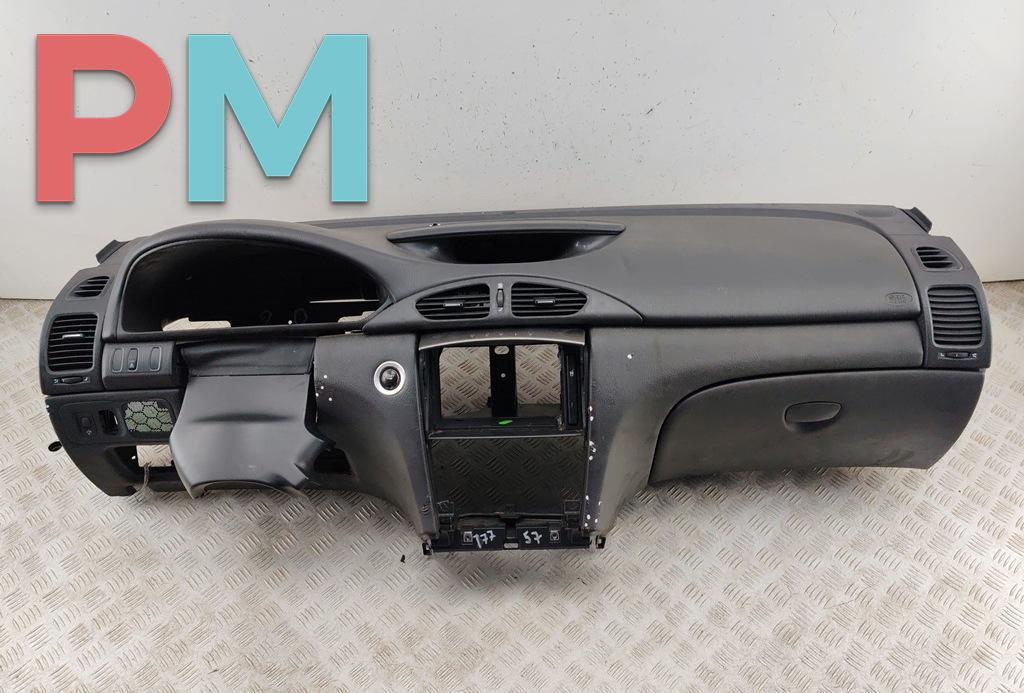 панель передняя салона (торпедо) Renault Laguna 2 поколение 2001, 1.8 л., бензин, МКПП, синий, универсал - фото №1