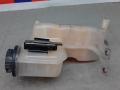 бачок расширительный Land Rover Discovery 4 поколение 2009, 2.7 л., TD V6, дизель, АКПП, внедорожник 5 дв. - фото №6