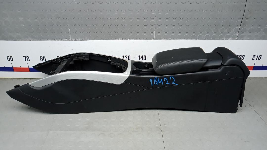 подлокотник Audi A5 8T 2010, 2.0 л., TFSI, бензин, МКПП, хетчбэк 5 дв., 8K0863244A, 8K0864207C - фото №1