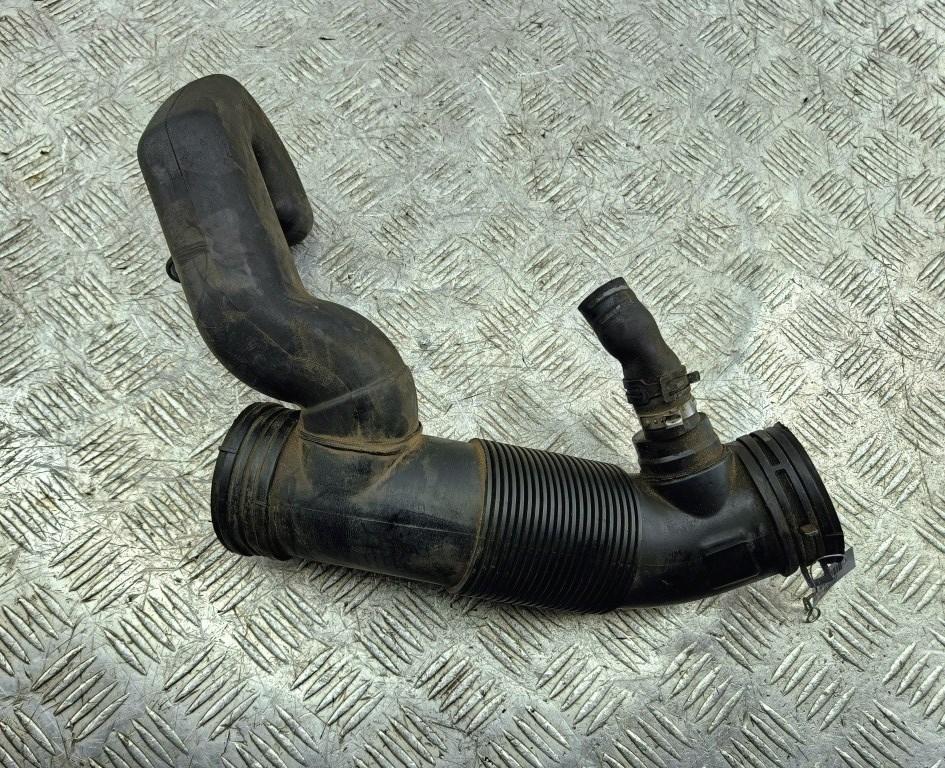 патрубок воздушного фильтра Volkswagen Golf-4 1998, 1.8 л., бензин, 1J0129684L