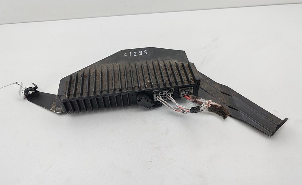 усилитель музыкальный Volvo V70 2001, 2.3 л., бензин, АКПП, чёрный, универсал, 9472301