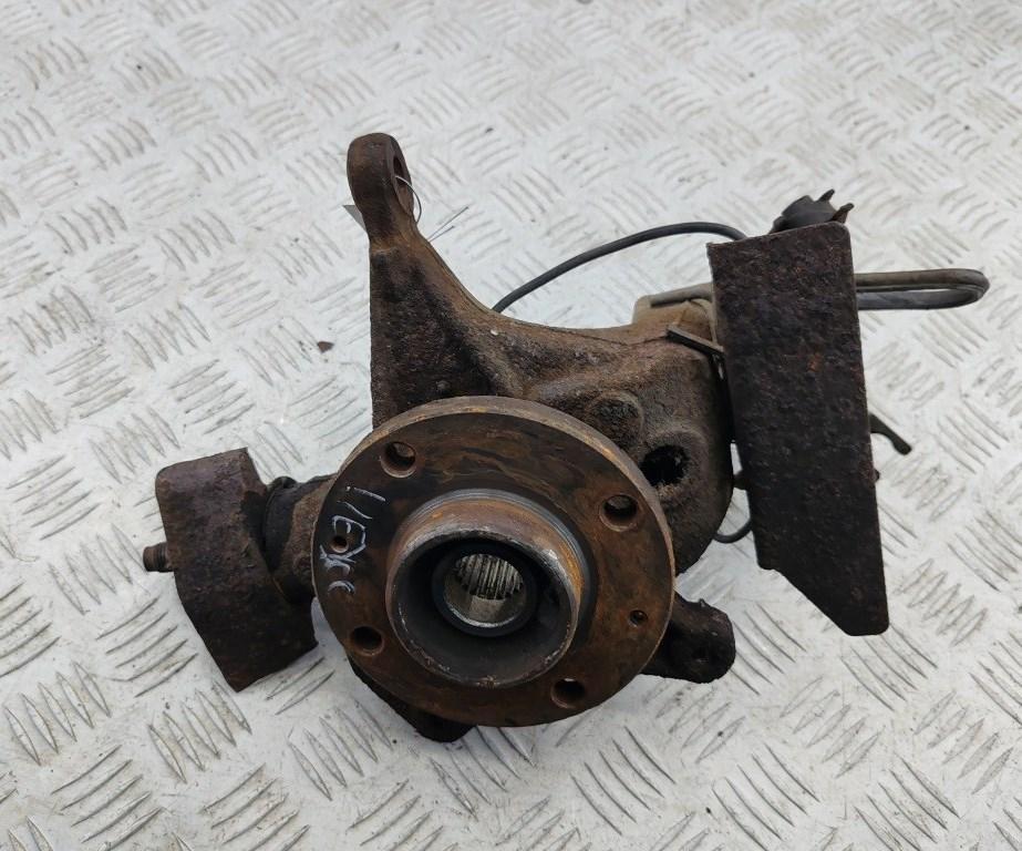 ступица передняя правая Citroen C5 2005, 2.0 л., дизель, МКПП, чёрный, хетчбэк 5 дв.