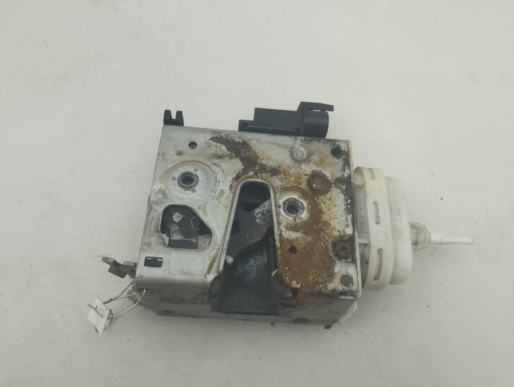 замок двери передней левой Audi A4 B5 1999, 1.8 л., бензин, МКПП, красный, универсал, 8D1837015F