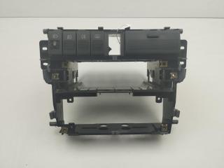 рамка под магнитолу Audi A4 B5 1997, 1.6 л., бензин, МКПП, зелёный, седан, 8D0858005