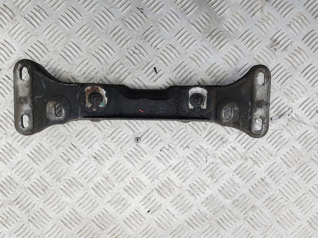 кронштейн КПП BMW 5 E39 1999, 2.0 л., бензин, МКПП, серый, седан, 1092476