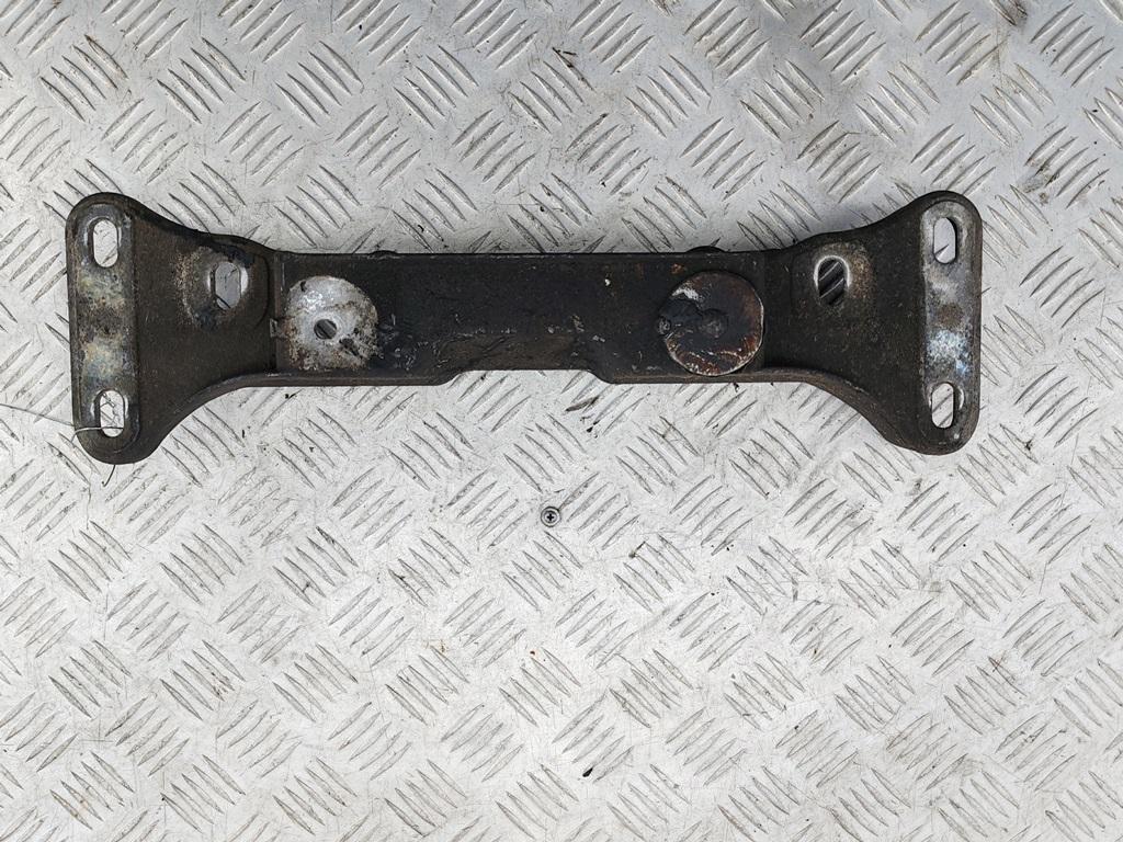 кронштейн КПП BMW 5 E39 2000, 2.0 л., бензин, МКПП, зелёный, универсал, 1092476