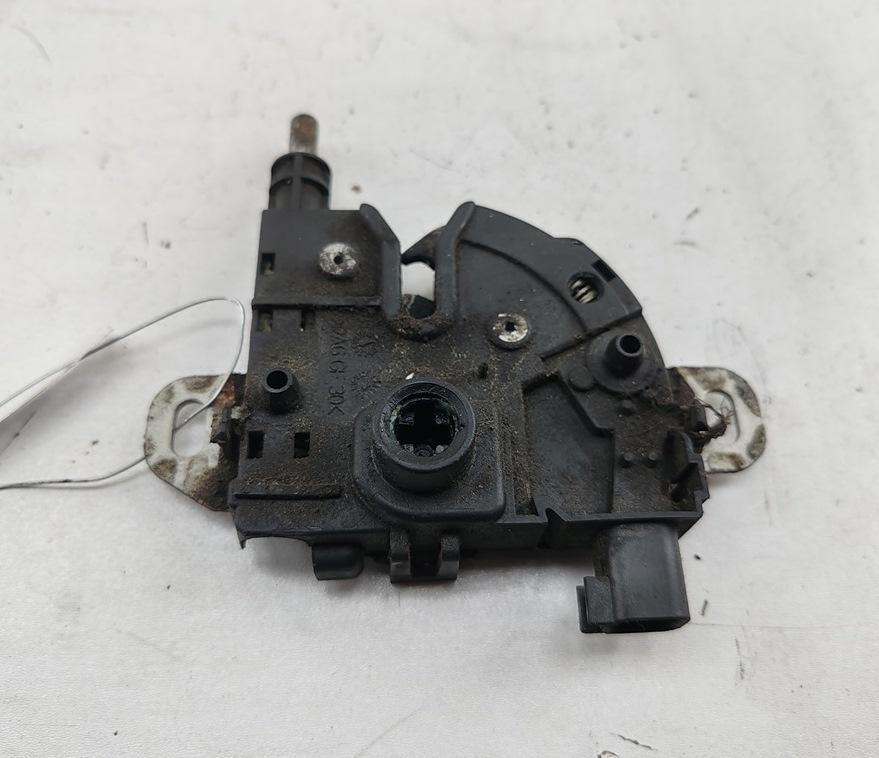 замок капота Ford Focus II 2008, 2.0 л., дизель, АКПП, серый, универсал, 3M5116700AC