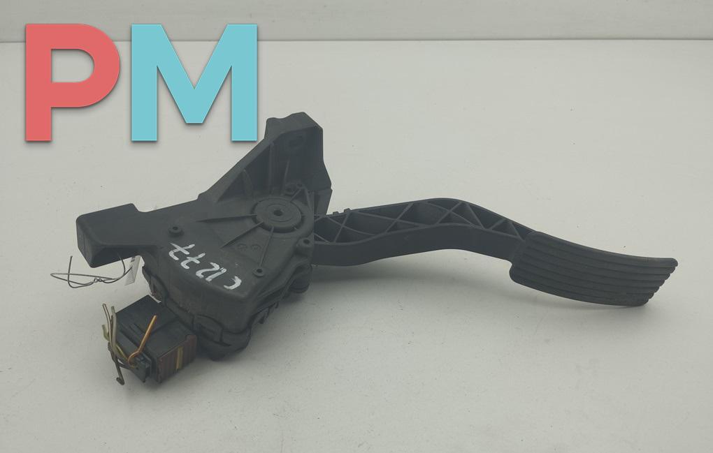 педаль Mitsubishi Colt 6 поколение (Z20/Z30) 2006, 1.3 л., бензин, АКПП, серый, хетчбэк 5 дв., MR955216 - фото №1