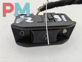 кнопка открывания люка BMW 3 серия E46 1999, 1.9 л., бензин, МКПП, синий, седан, 8352182