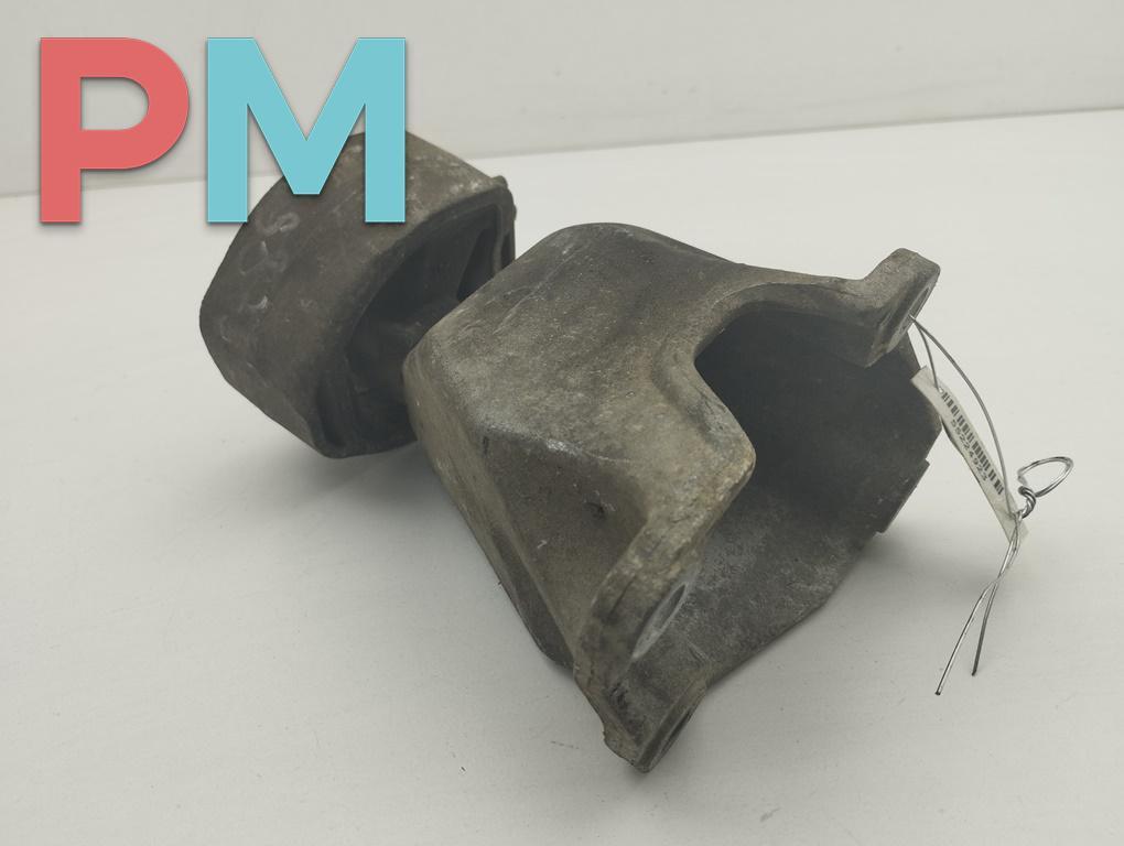 кронштейн КПП Audi A4 B5 1997, 1.6 л., бензин, МКПП, зелёный, седан, 8D0399113AB - фото №1