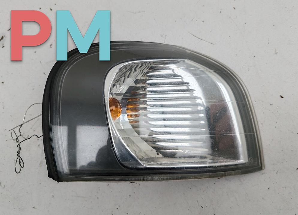 Поворотник (указатель поворота) правый Volvo S80 1 поколение 1999, 2.0 л., бензин, МКПП, чёрный, седан - фото №1