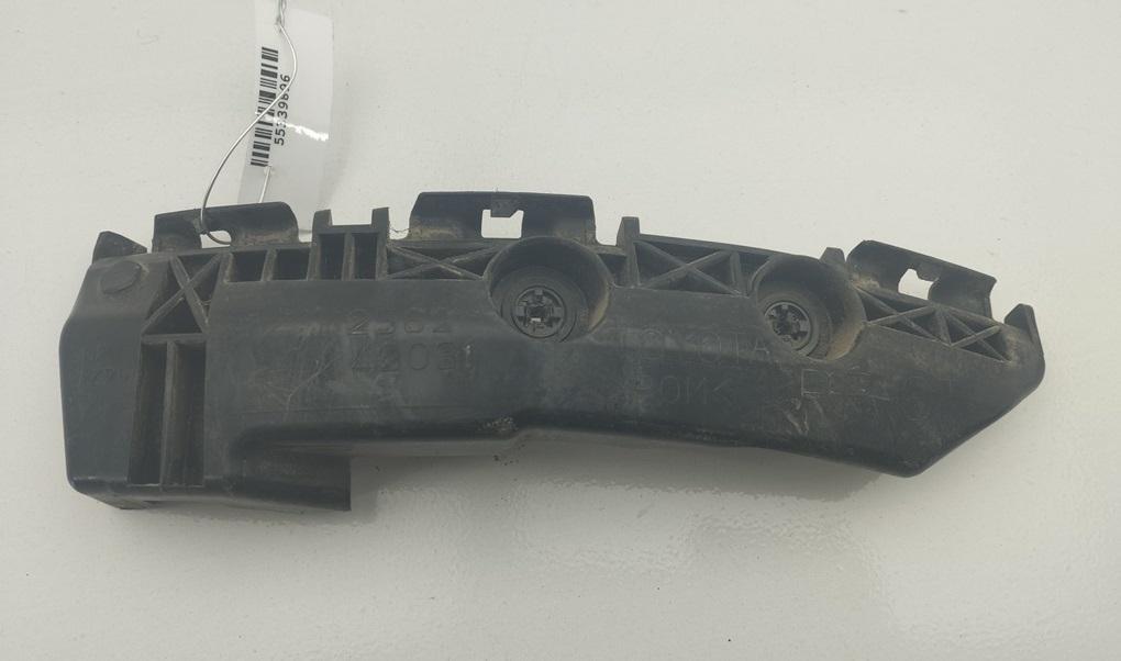 кронштейн заднего бампера Toyota RAV4 XA30 2006, 2.2 л., дизель, МКПП, чёрный, внедорожник 5 дв., 52562-42031