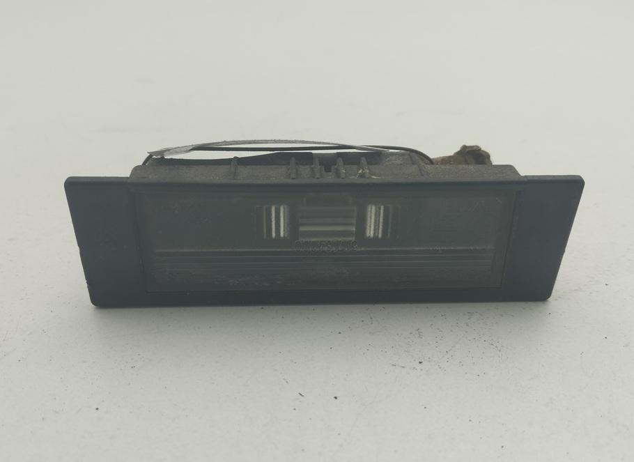 подсветка номера Alfa Romeo 147 2006, 1.6 л., бензин, МКПП, чёрный, хетчбэк 3 дв., 517134000