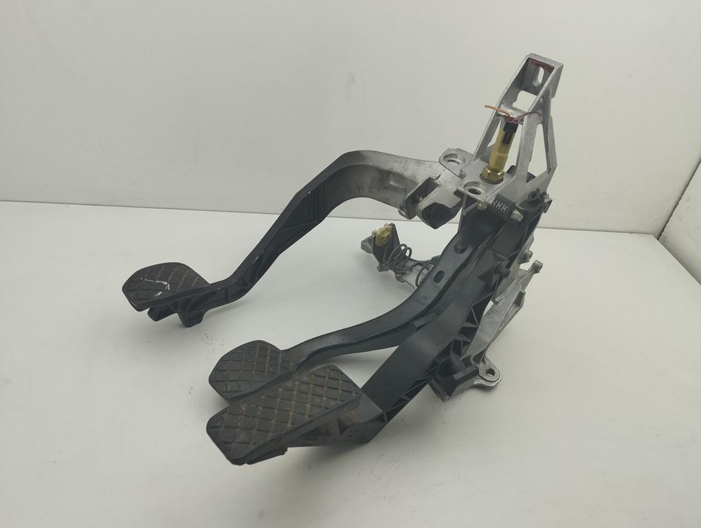 узел педальный (блок педалей) Audi A4 B5 1997, 1.8 л., бензин, МКПП, синий, универсал, 8D1721117E
